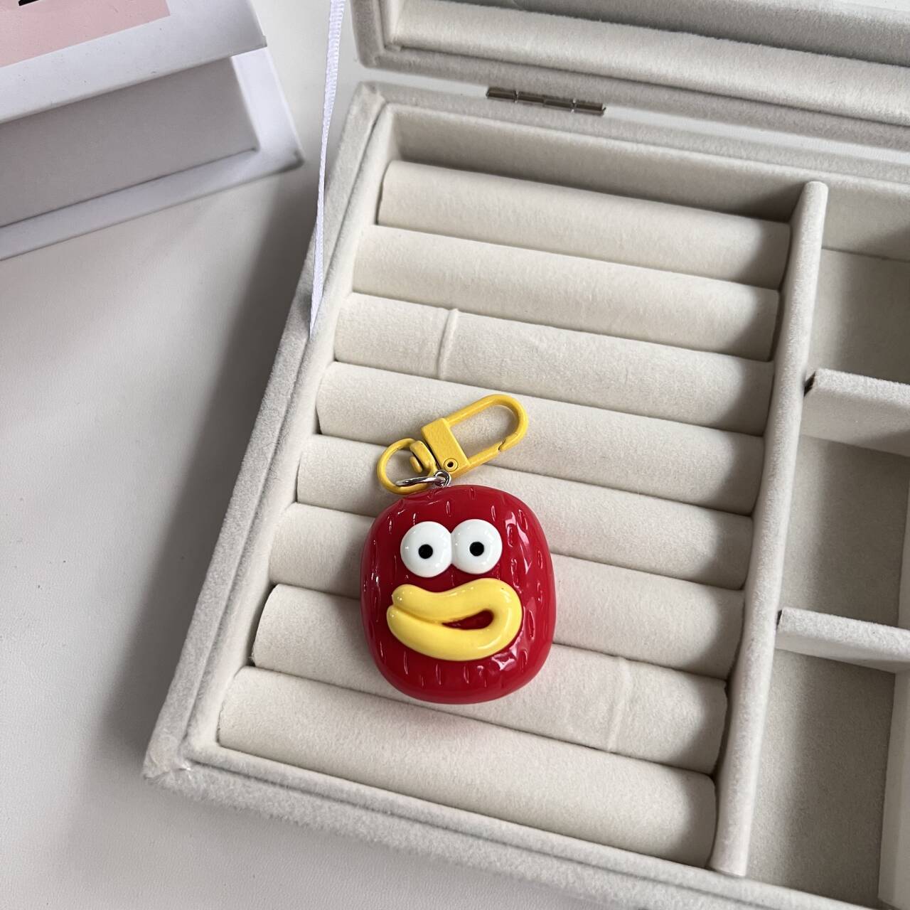 Adorable Resin Doll Keychain with Big Mouth for Car Hanging Decoration Student Couple Book Bag Accessory Bag Charm