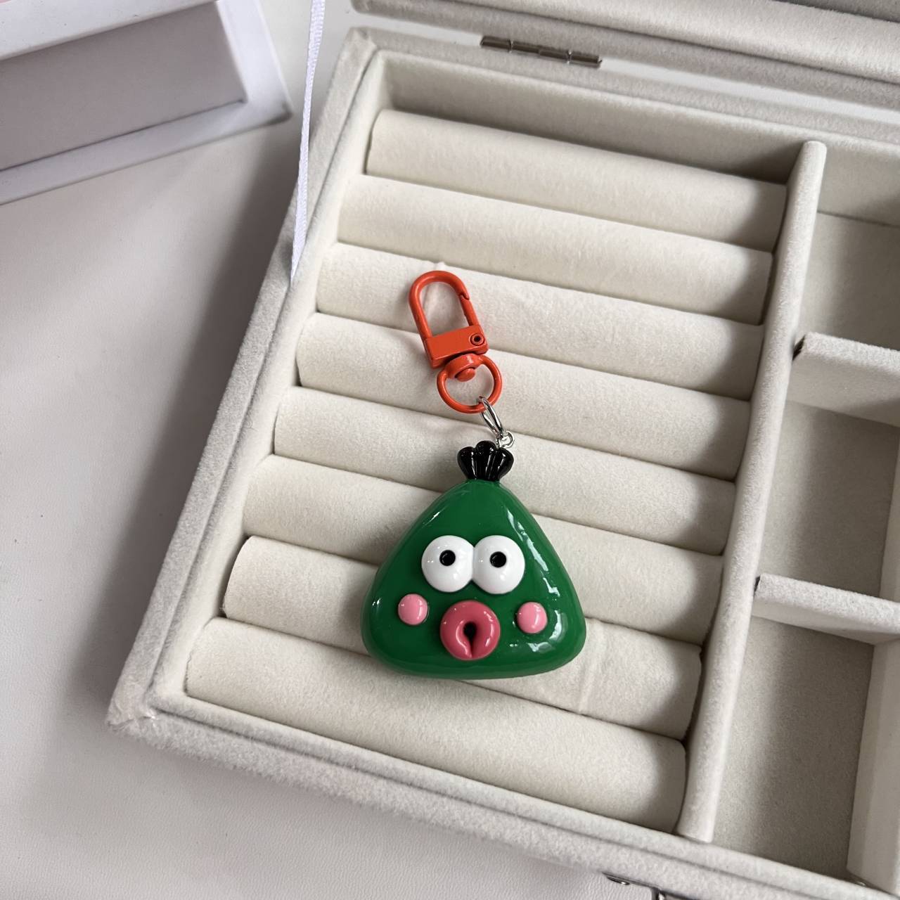 Adorable Resin Doll Keychain with Big Mouth for Car Hanging Decoration Student Couple Book Bag Accessory Bag Charm