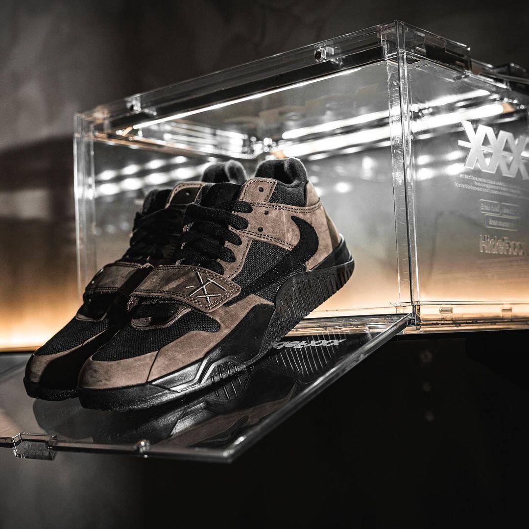 【2024年 11/26 発売】Travis Scott &times; NIKE JORDAN JUMPMAN JACK TR &ldquo;Dark Mocha/Black&rdquo; (トラヴィス・スコット ナイキ ジョーダン ジャンプマンジャック トレーナー &ldquo;ダークモカ/ブラック&rdquo;) [FZ8117-201]