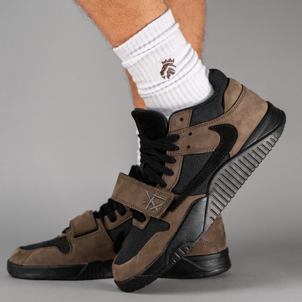 【2024年 11/26 発売】Travis Scott &times; NIKE JORDAN JUMPMAN JACK TR &ldquo;Dark Mocha/Black&rdquo; (トラヴィス・スコット ナイキ ジョーダン ジャンプマンジャック トレーナー &ldquo;ダークモカ/ブラック&rdquo;) [FZ8117-201]