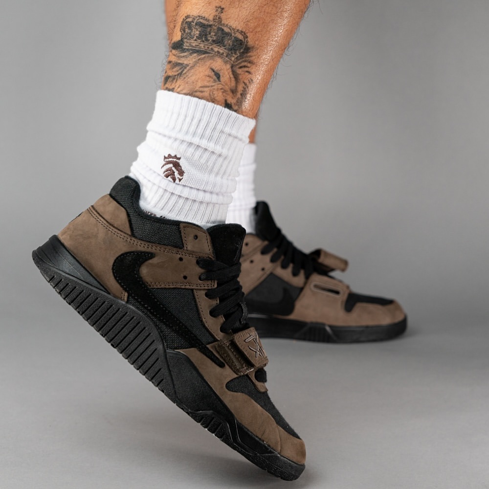 【2024年 11/26 発売】Travis Scott &times; NIKE JORDAN JUMPMAN JACK TR &ldquo;Dark Mocha/Black&rdquo; (トラヴィス・スコット ナイキ ジョーダン ジャンプマンジャック トレーナー &ldquo;ダークモカ/ブラック&rdquo;) [FZ8117-201]