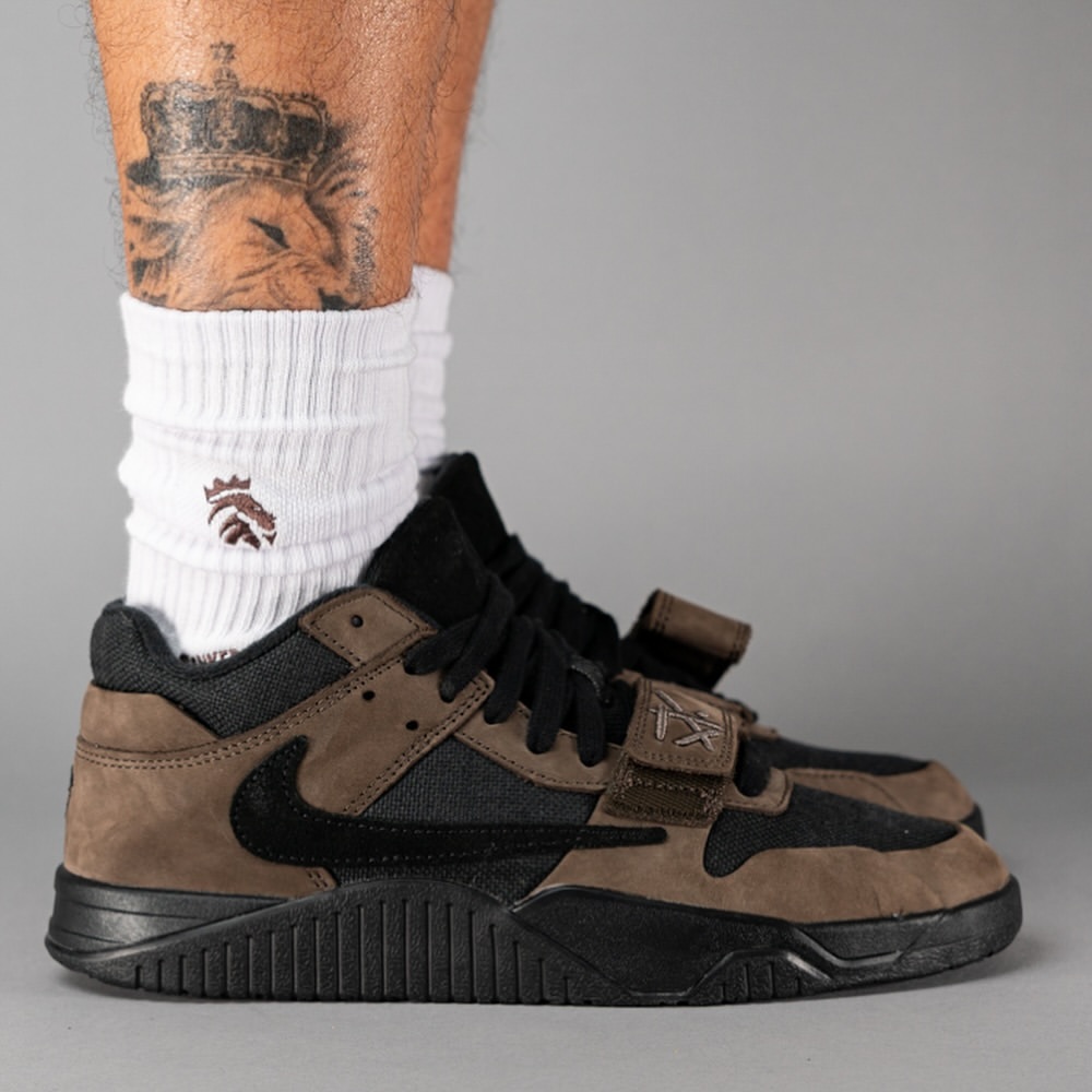 【2024年 11/26 発売】Travis Scott &times; NIKE JORDAN JUMPMAN JACK TR &ldquo;Dark Mocha/Black&rdquo; (トラヴィス・スコット ナイキ ジョーダン ジャンプマンジャック トレーナー &ldquo;ダークモカ/ブラック&rdquo;) [FZ8117-201]