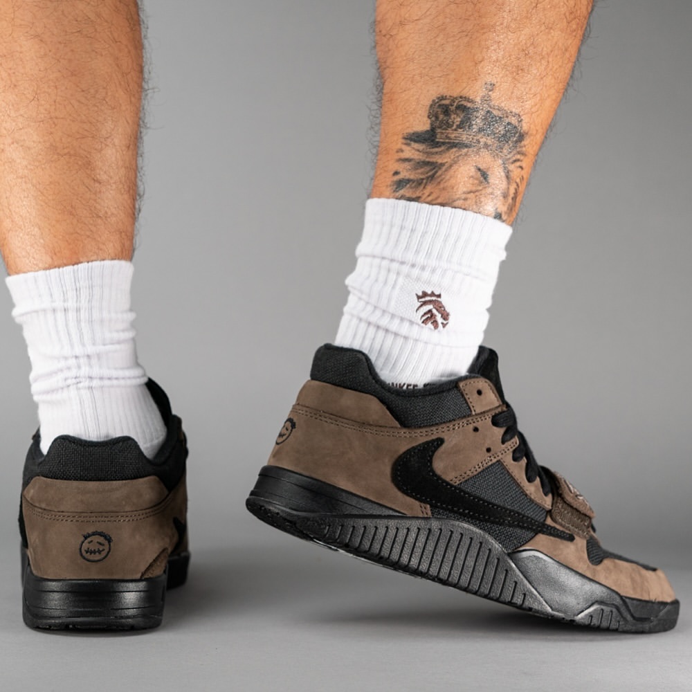 【2024年 11/26 発売】Travis Scott &times; NIKE JORDAN JUMPMAN JACK TR &ldquo;Dark Mocha/Black&rdquo; (トラヴィス・スコット ナイキ ジョーダン ジャンプマンジャック トレーナー &ldquo;ダークモカ/ブラック&rdquo;) [FZ8117-201]