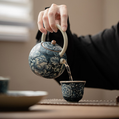 繁花-汲泉壶提梁壶