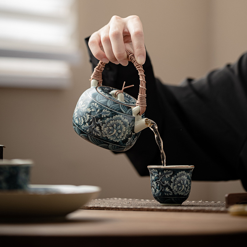 繁花-藤編提梁壺