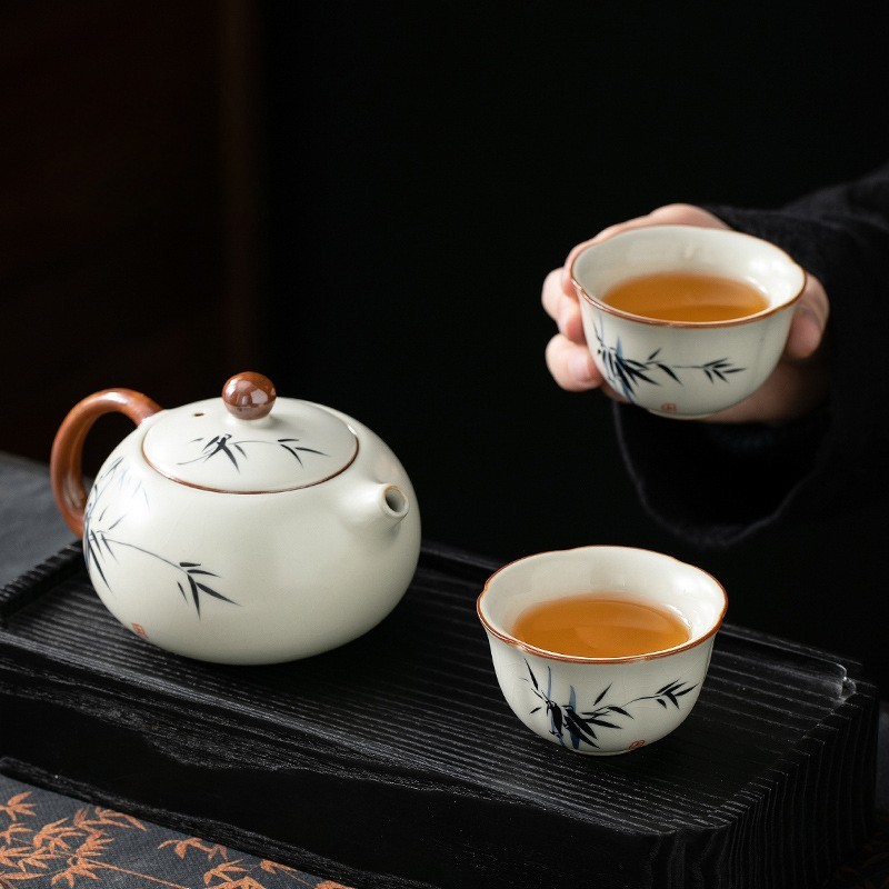 米黃汝窯手繪竹影-葵口杯