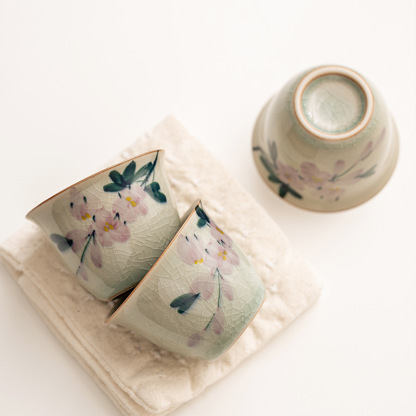 冰片釉純手繪玉蘭花品茗杯