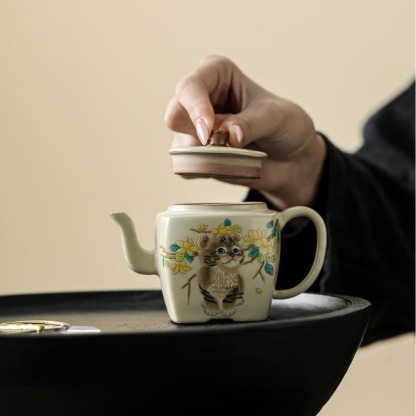 仿宋汝窯米黃萌貓四方壺