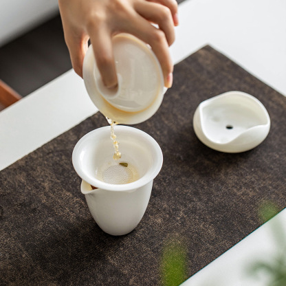 羊脂玉白瓷茶漏