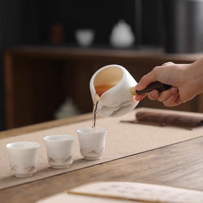 羊脂玉白側把公道杯