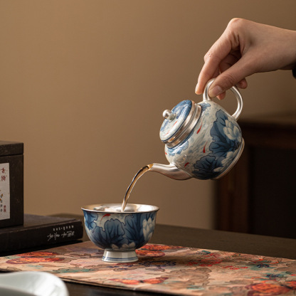 青花鎏銀養生茶壺