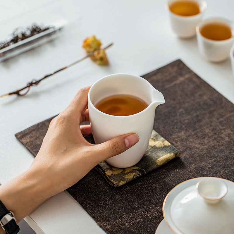 羊脂玉白瓷公道杯分茶器