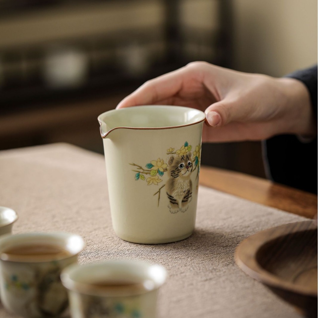 米黃汝窯萌貓公道杯