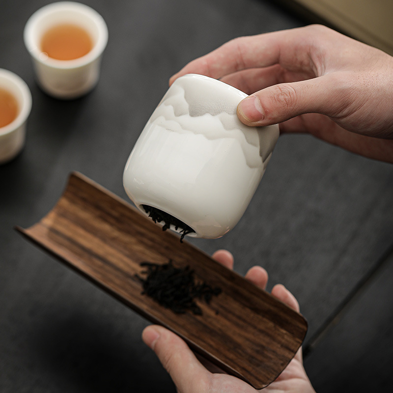 羊脂玉水墨茶葉罐