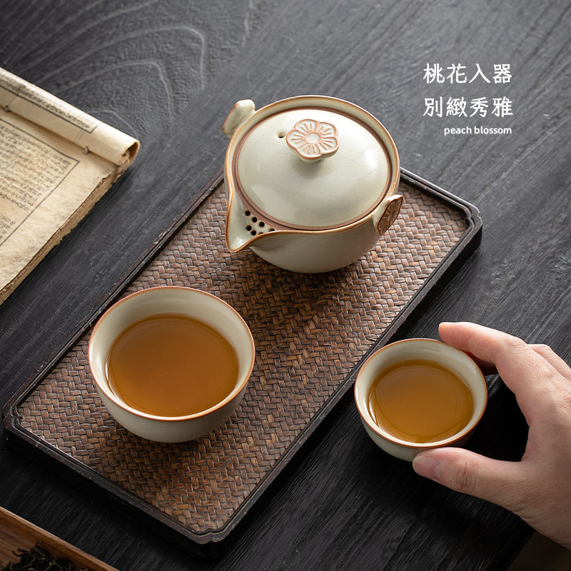 米黃桃花手抓壺