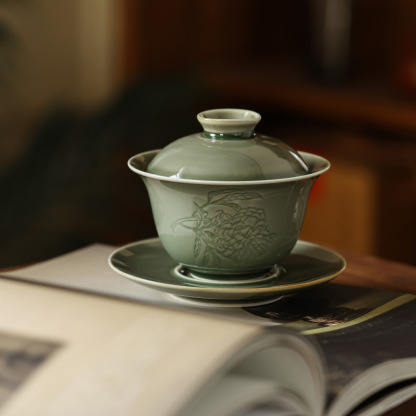 越窯青瓷折枝蓋碗