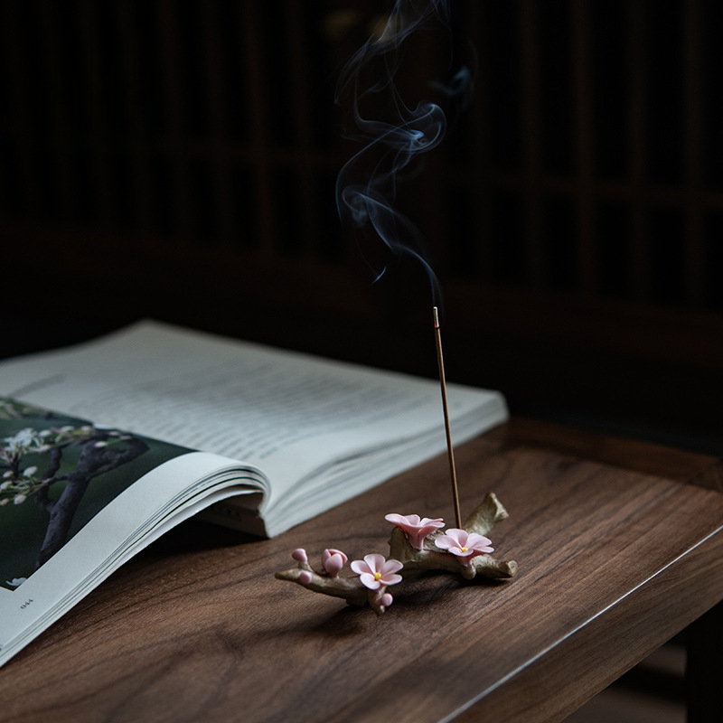 手捏陶瓷梅花小擺件