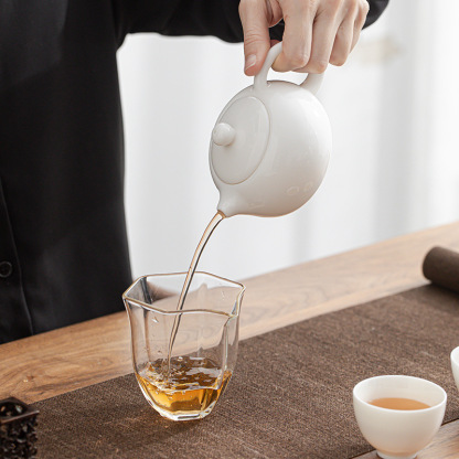 羊脂玉白瓷西施壺