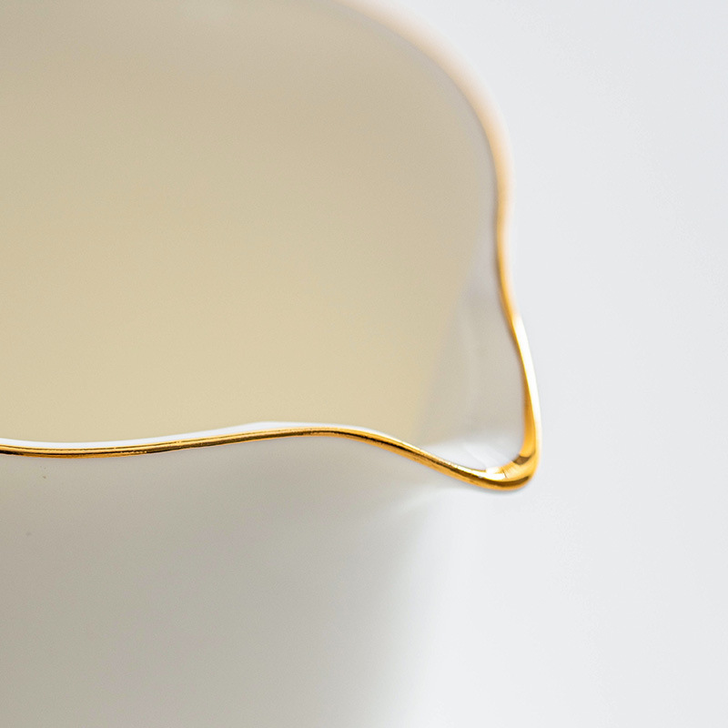 羊脂玉白瓷公道杯分茶器