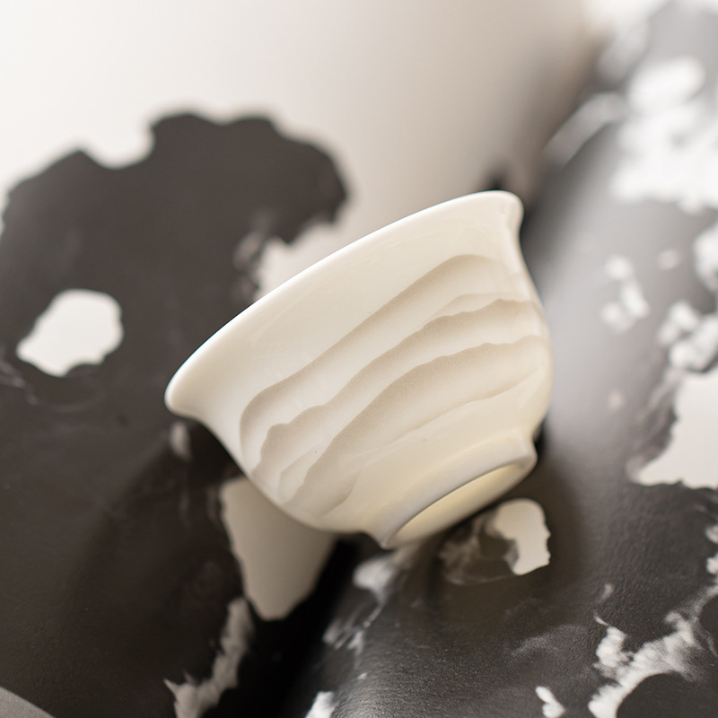 羊脂玉水墨遠山品茗杯