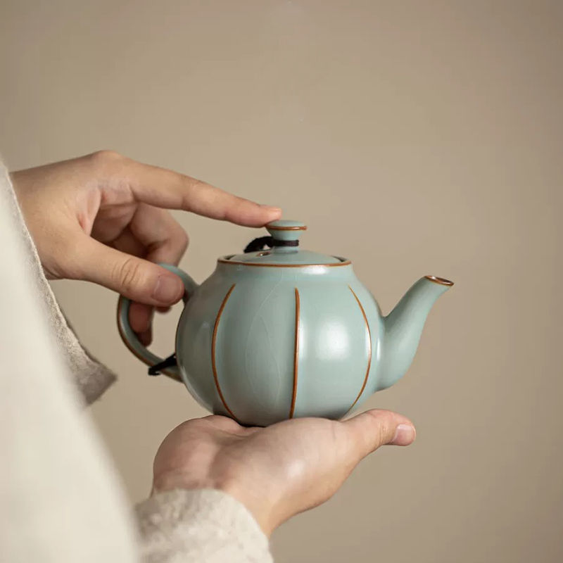 天青瓜棱壺