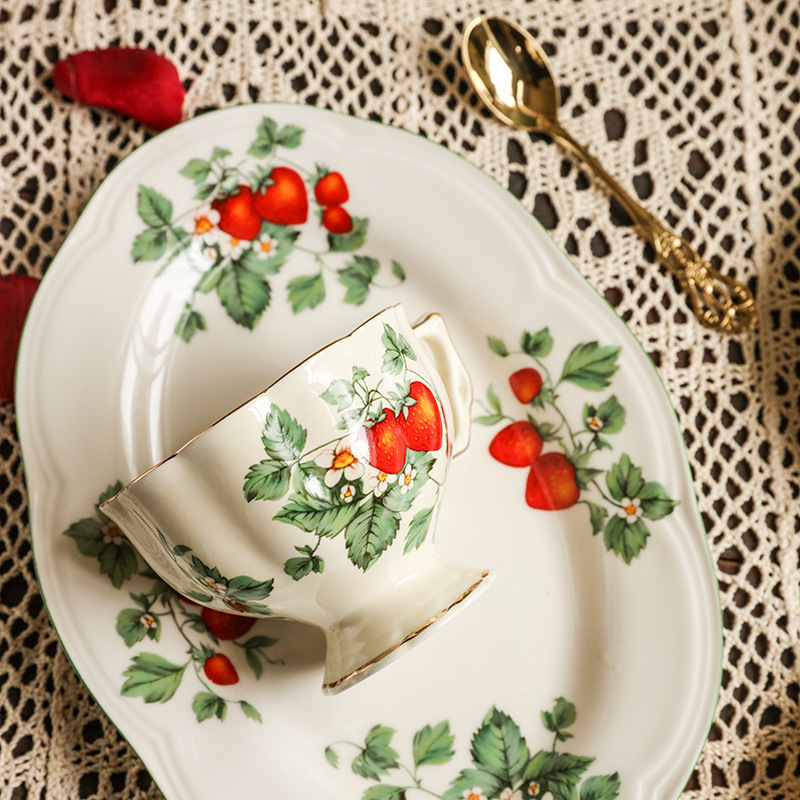 法式復古奶油色野草莓陶瓷咖啡杯碟