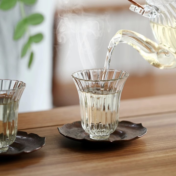 花瓣透明玻璃茶杯