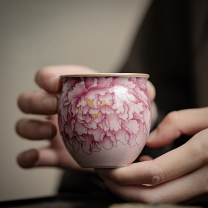 粉色汝窯牡丹主人杯