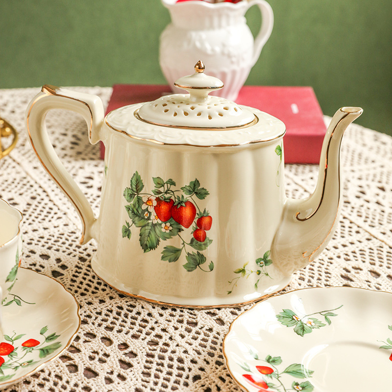 法式復古奶油色野草莓陶瓷咖啡杯碟