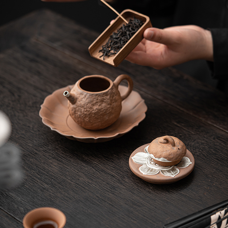 鎏銀粗陶老泥芳蓮壺承