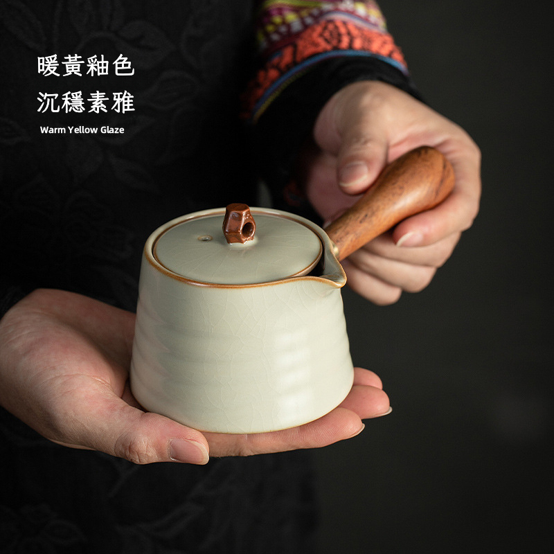 米黃側把壺