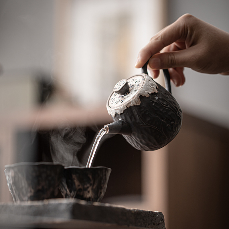 侘寂風粗陶蓮香正把壺