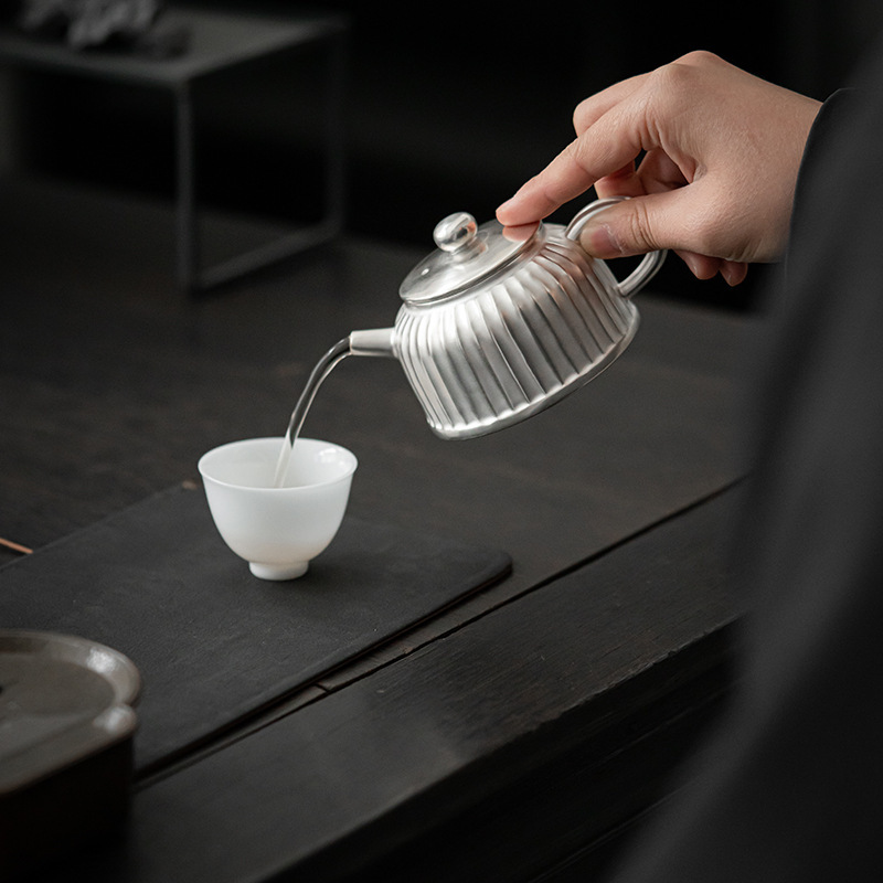 日式純手工鎏銀菊瓣茶壺