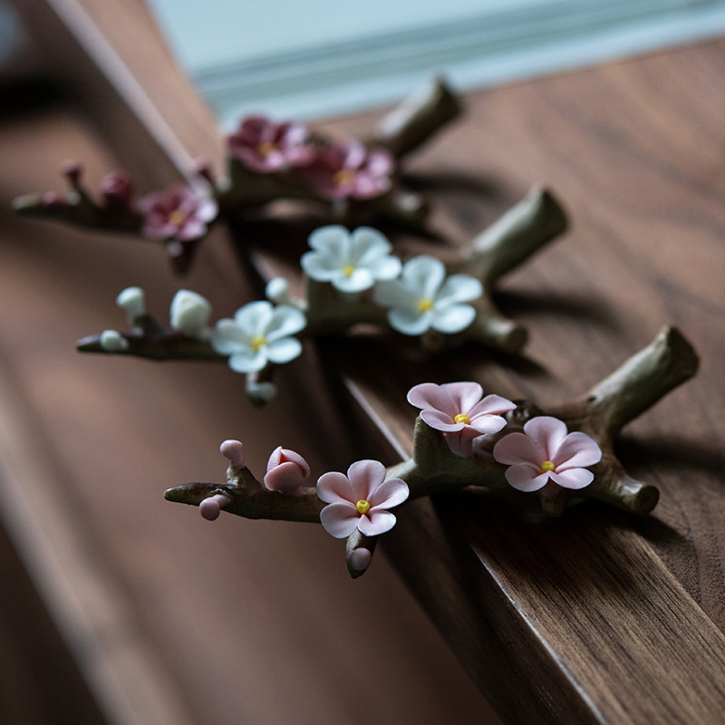 手捏陶瓷梅花小擺件