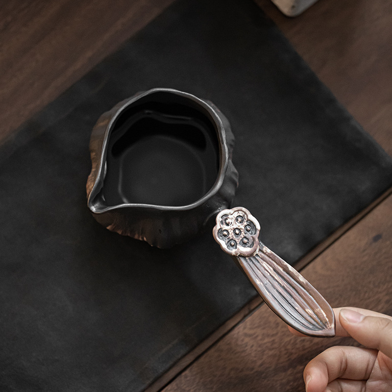 侘寂風手工浮雕蓮香公道杯