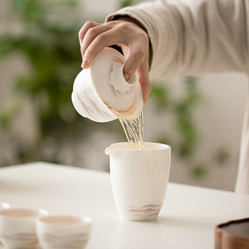 羊脂玉瓷水墨遠山三才蓋碗