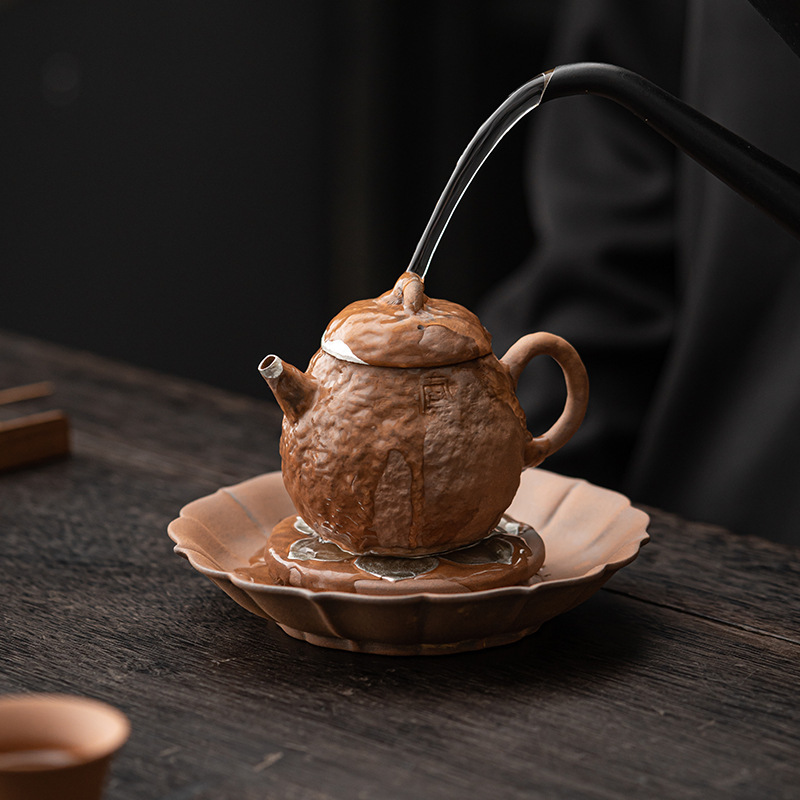 鎏銀粗陶老泥芳蓮壺承