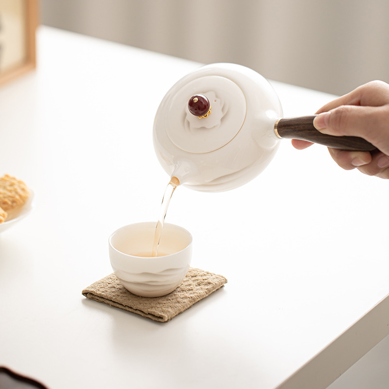 羊脂玉白瓷側把壺