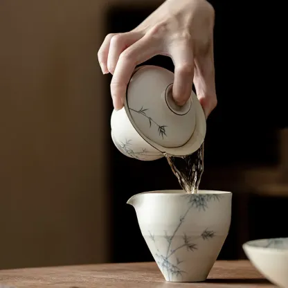 粉引白手繪墨竹蓋碗