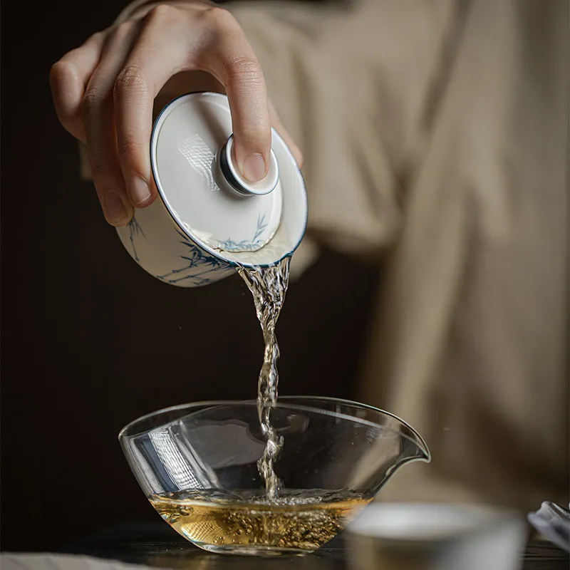 青花手繪竹子蓋碗