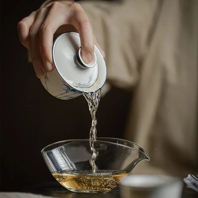 青花手繪竹子蓋碗