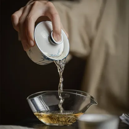 青花手繪竹子蓋碗