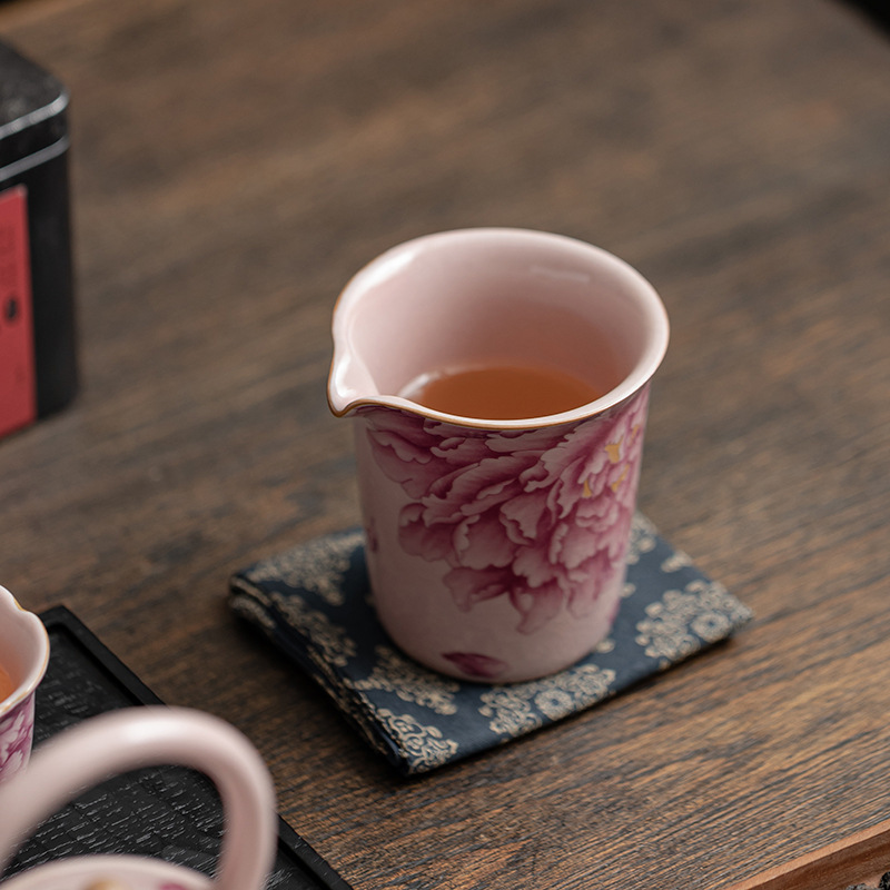 粉色汝窯牡丹公道杯