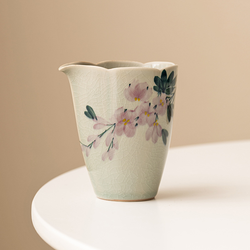 純手繪冰片玉蘭花陶瓷公道杯