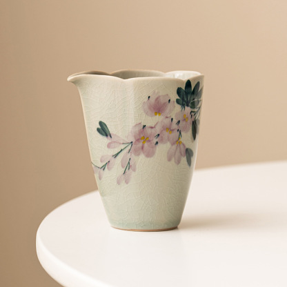 純手繪冰片玉蘭花陶瓷公道杯