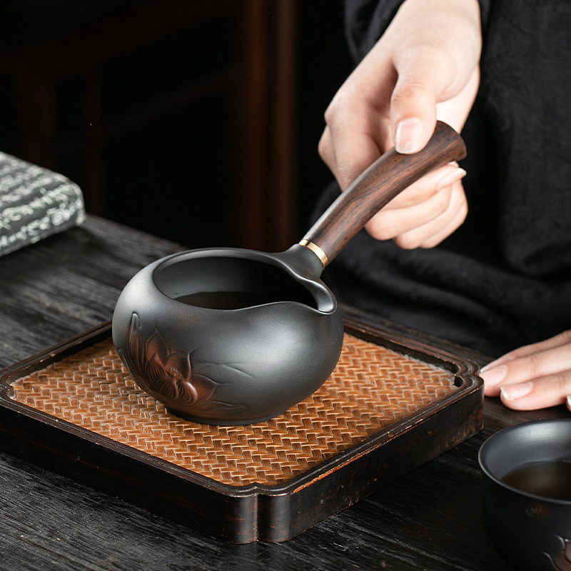 紫陶荷韵側把公道杯