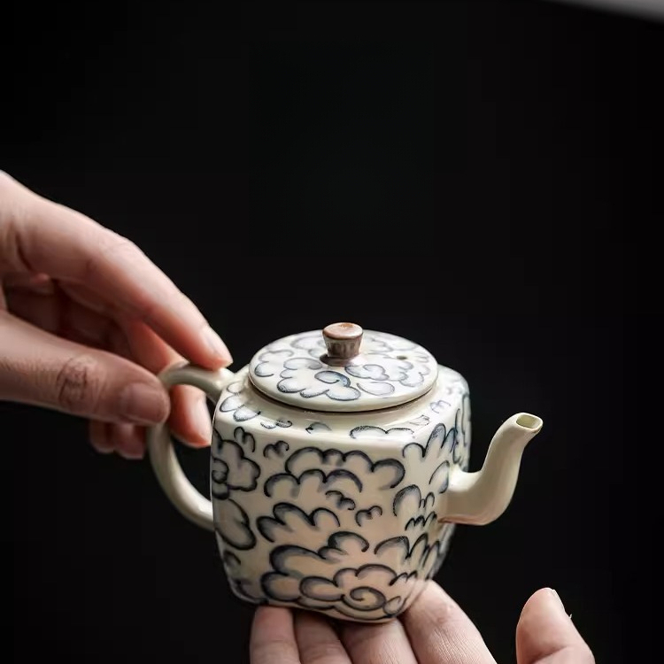 汝窯祥雲四方青花茶壺