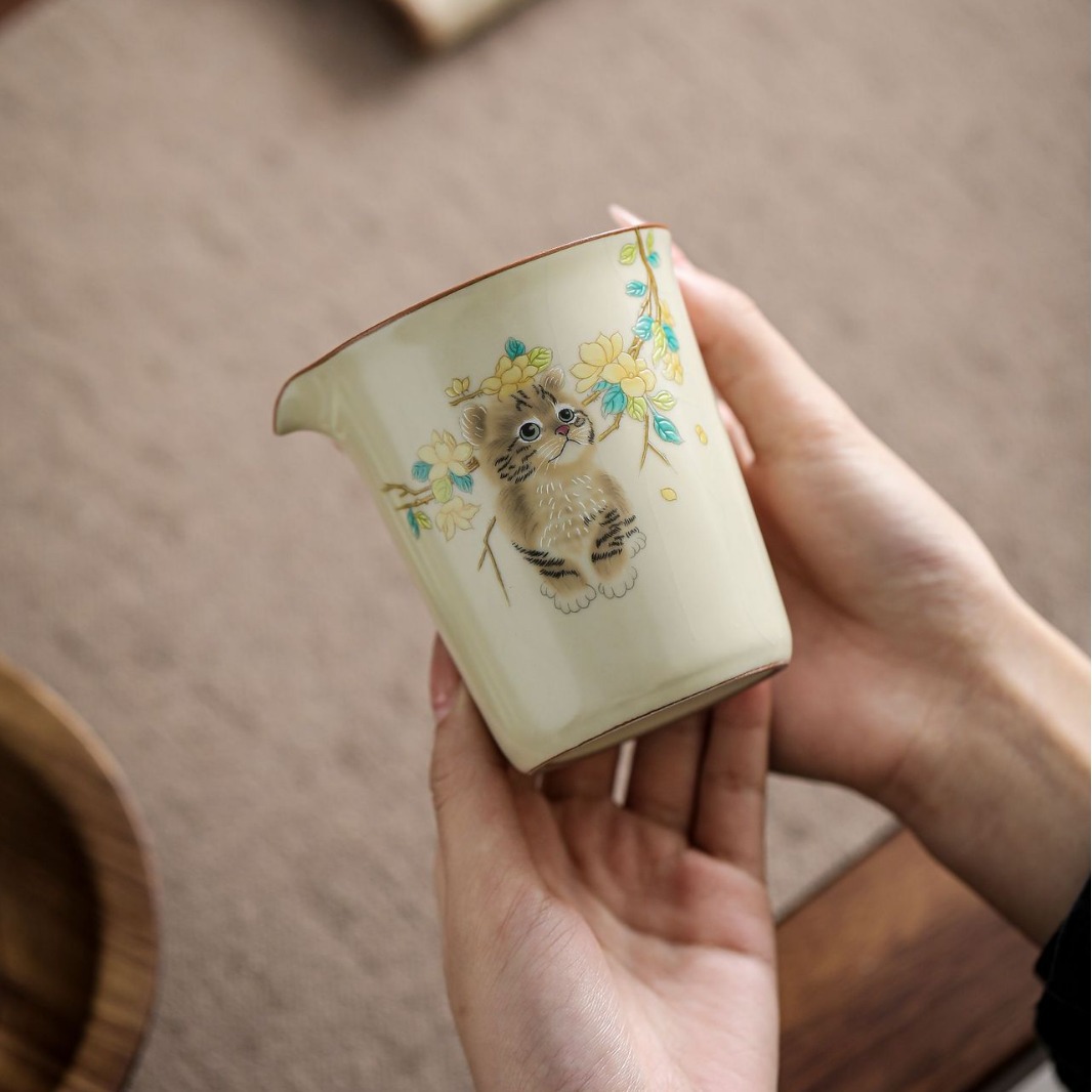 米黃汝窯萌貓公道杯