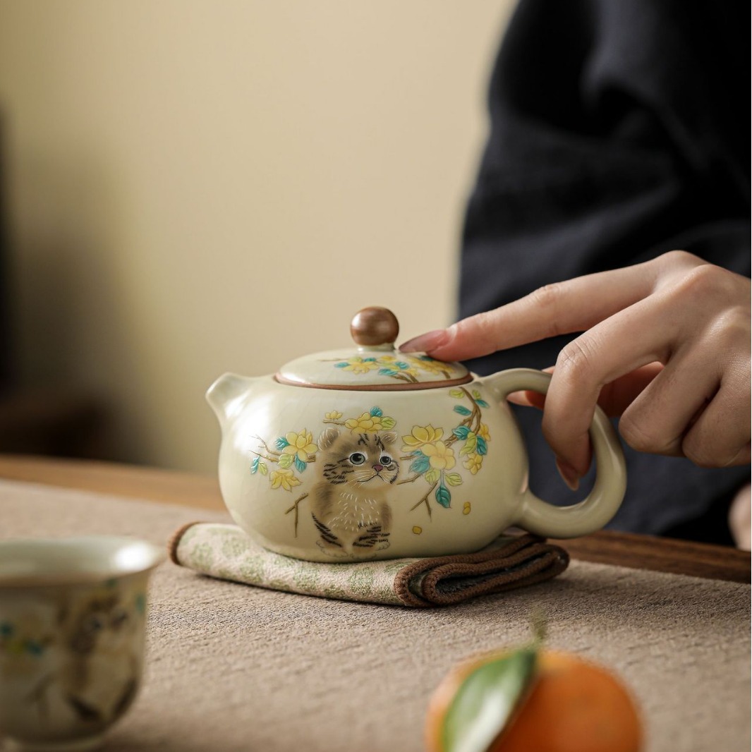 汝窯黃槐花萌貓西施壺