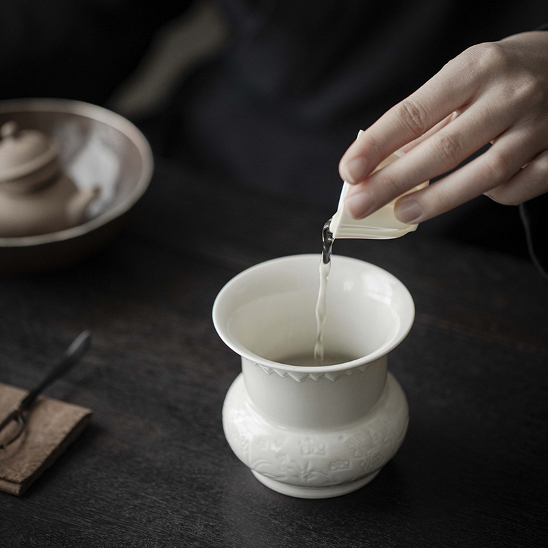 草木灰釉浮雕祥鹿建水